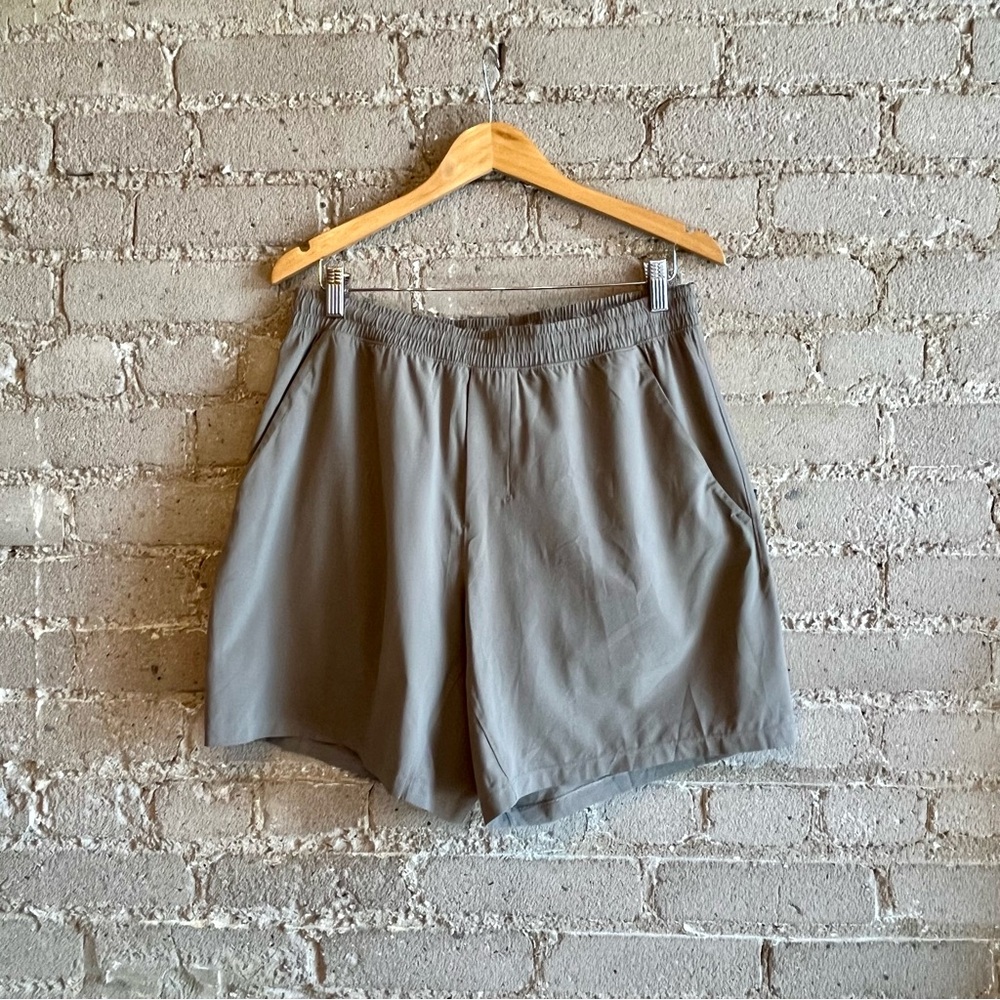 lululemon athletica Men's Athletic Shorts in Gray